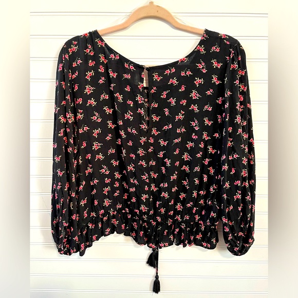 Vanilla Star- Black with Roses - Picture 5 of 5